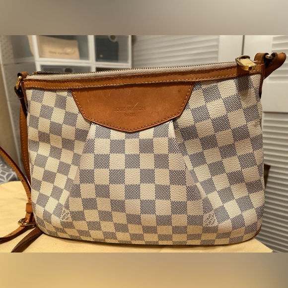 Traded** Louis Vuitton crossbody bag - Picture 15 of 16